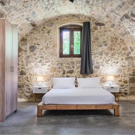 Sun-kissed Hilltop Villa, Priv Pool, Scenic Views
